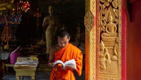 Wat Kokkor Temple Monk Pak Beng, Laos